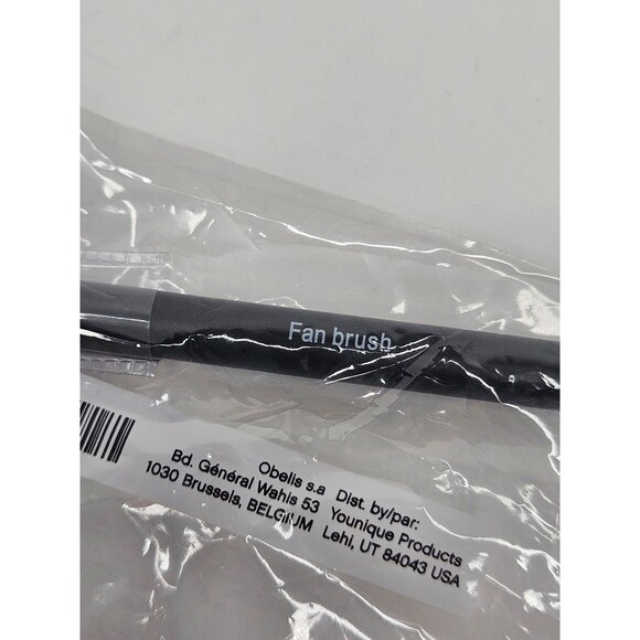Younique Fan Brush New Sealed - Picture 3 of 4